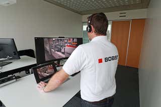 Technician helping repairing the customer's machine with TeamViewer Remote Assistance